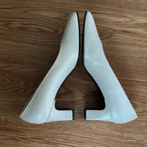 Stuart Weitzman Cream Faux Snakeskin Pumps Heels Size 6½ AA Narrow